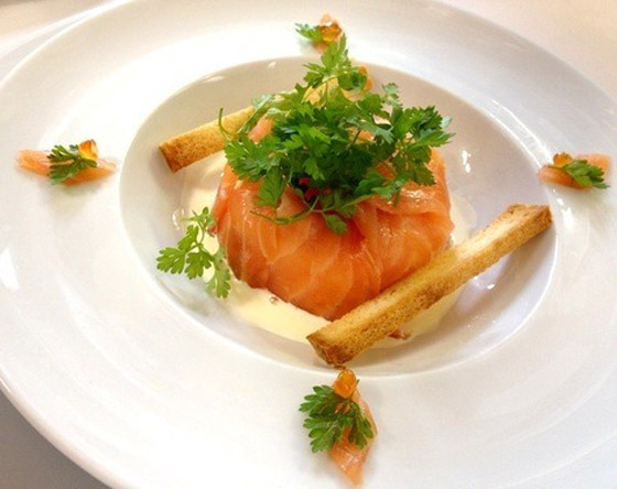 وصفة شرائح السلمون المدخن والروبيان.. مظهر رائع وطعم لذيذ صورة رقم 6 وصفة شرائح السلمون المدخن والروبيان.. مظهر رائع وطعم لذيذ صورة رقم 6