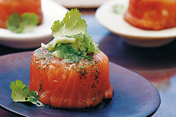 وصفة شرائح السلمون المدخن والروبيان.. مظهر رائع وطعم لذيذ صورة رقم 7 وصفة شرائح السلمون المدخن والروبيان.. مظهر رائع وطعم لذيذ صورة رقم 7