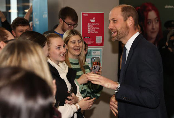 الأمير ويليام يعتذر لأستاذة جامعية بروح مرحة ويعترف أنه المسؤول عن تأخر طلابها! صورة رقم 5