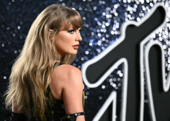 بعد الأمير ويليام، رئيس وزراء كندا ترودو يغني ويرقص في حفل تايلور سويفت  صورة رقم 6