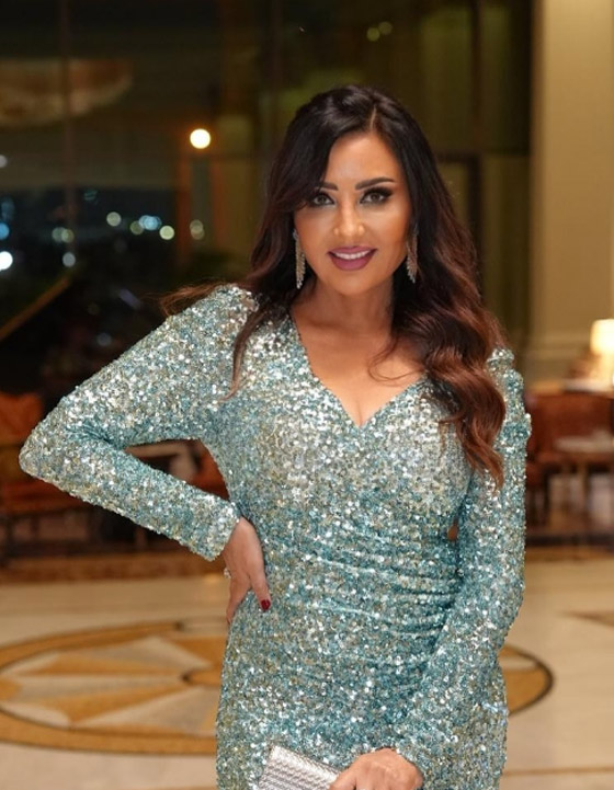 لطيفة التونسية تتعثر على المسرح مما كشفها وأحرجها: هل تغني بلاي باك؟ صورة رقم 7