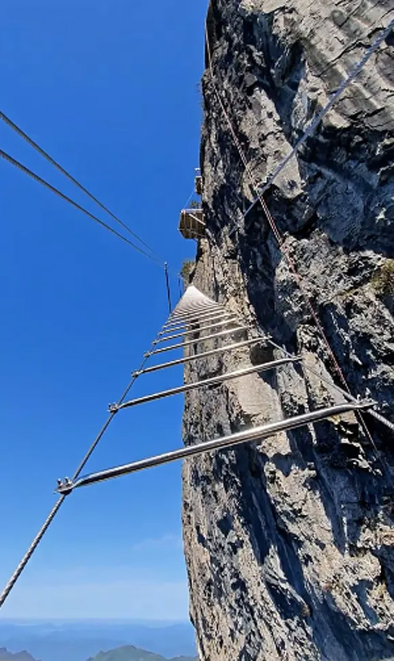 على ارتفاع 5 آلاف قدم.. هل تجرؤ على صعود 