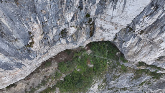 على ارتفاع 5 آلاف قدم.. هل تجرؤ على صعود 