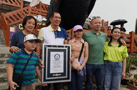 فندق بالفلبين يحقق رقما قياسيا كأكبر مبنى بالعالم على شكل دجاجة صورة رقم 2