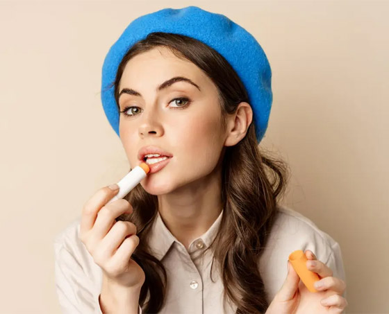 منها الثلج والرياضة.. أغرب حيل تُعزَز اكتناز وامتلاء الشفاه صورة رقم 6 منها الثلج والرياضة.. أغرب حيل تُعزَز اكتناز وامتلاء الشفاه صورة رقم 6