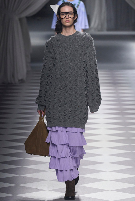 8 موديلات تنانير طويلة لشتاء 2025 لا بد أن تتوفر في خزانة المحجبات صورة رقم 6 8 موديلات تنانير طويلة لشتاء 2025 لا بد أن تتوفر في خزانة المحجبات صورة رقم 6