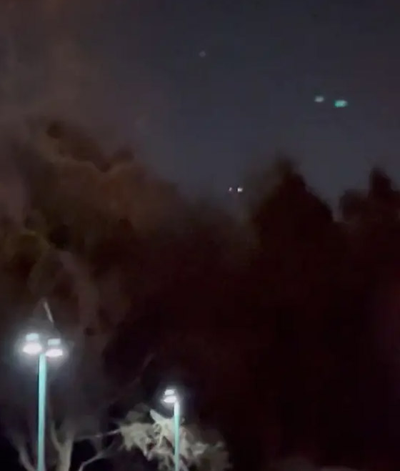 أجسام طائرة مجهولة بسماء أمريكا.. غموض الظاهرة يتصاعد مع استمرار التحقيقات صورة رقم 4 أجسام طائرة مجهولة بسماء أمريكا.. غموض الظاهرة يتصاعد مع استمرار التحقيقات صورة رقم 4