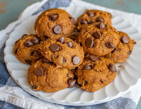 إليكم طريقة تحضير كوكيز اليقطين برقائق الشوكولاتة الطيبة صورة رقم 3