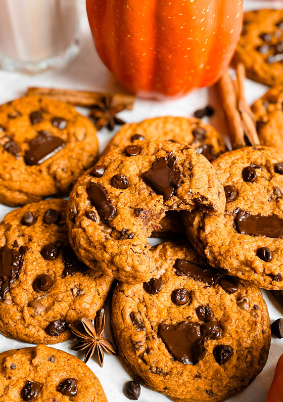 إليكم طريقة تحضير كوكيز اليقطين برقائق الشوكولاتة الطيبة صورة رقم 5