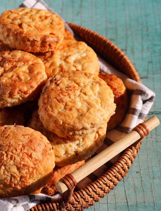 إليكم وصفة كعكات الجبن الحارة.. شهية بمفردها أو مع الحساء صورة رقم 6