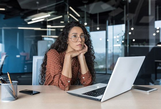 أبراج تتقن «فن التظاهر بالسعادة».. تعرفي عليها صورة رقم 4