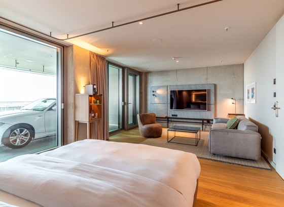 في ألمانيا.. هذا الفندق يسمح للضيوف بركن سيارتهم بجوار السرير! صورة رقم 6 في ألمانيا.. هذا الفندق يسمح للضيوف بركن سيارتهم بجوار السرير! صورة رقم 6