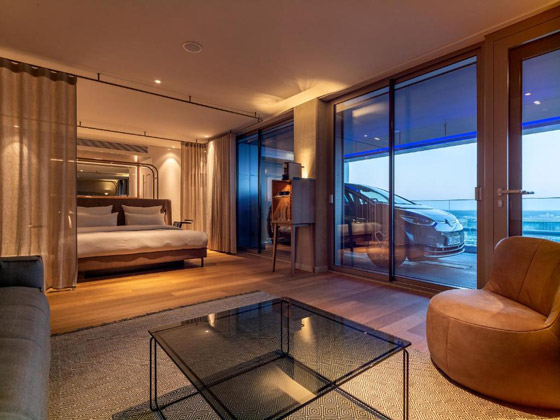 في ألمانيا.. هذا الفندق يسمح للضيوف بركن سيارتهم بجوار السرير! صورة رقم 11 في ألمانيا.. هذا الفندق يسمح للضيوف بركن سيارتهم بجوار السرير! صورة رقم 11