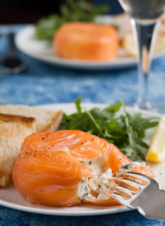 إليكم وصفة طبق السلمون المدخن والجبن الكريمي في دقائق صورة رقم 4