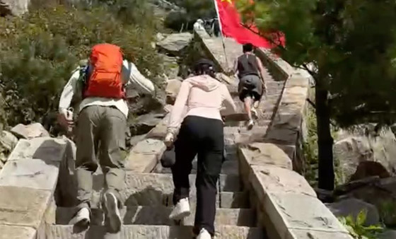 في حال شعرت بالوحدة.. يمكنك استئجار صديق لتسلق الجبال في الصين صورة رقم 4 في حال شعرت بالوحدة.. يمكنك استئجار صديق لتسلق الجبال في الصين صورة رقم 4