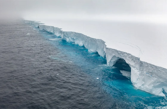 أكبر جبل جليدي في العالم يتحرك لأول مرة منذ 30 عاما صورة رقم 5 أكبر جبل جليدي في العالم يتحرك لأول مرة منذ 30 عاما صورة رقم 5