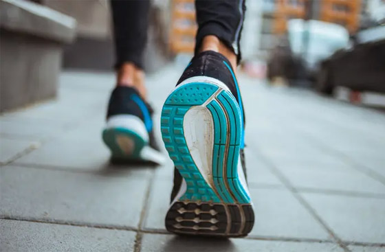 منها فقدان الوزن.. 6 فوائد صحية خفية للمشي إلى الخلف صورة رقم 1 منها فقدان الوزن.. 6 فوائد صحية خفية للمشي إلى الخلف صورة رقم 1