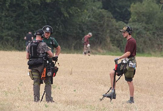 ثروة مخفية.. اكتشاف خاتم ذهبي مذهل يعود إلى العصور الوسطى صورة رقم 3 ثروة مخفية.. اكتشاف خاتم ذهبي مذهل يعود إلى العصور الوسطى صورة رقم 3