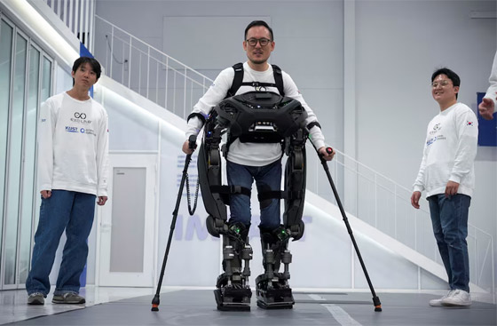 روبوت يساعد مرضى الشلل النصفي على المشي وصعود الدرج صورة رقم 1