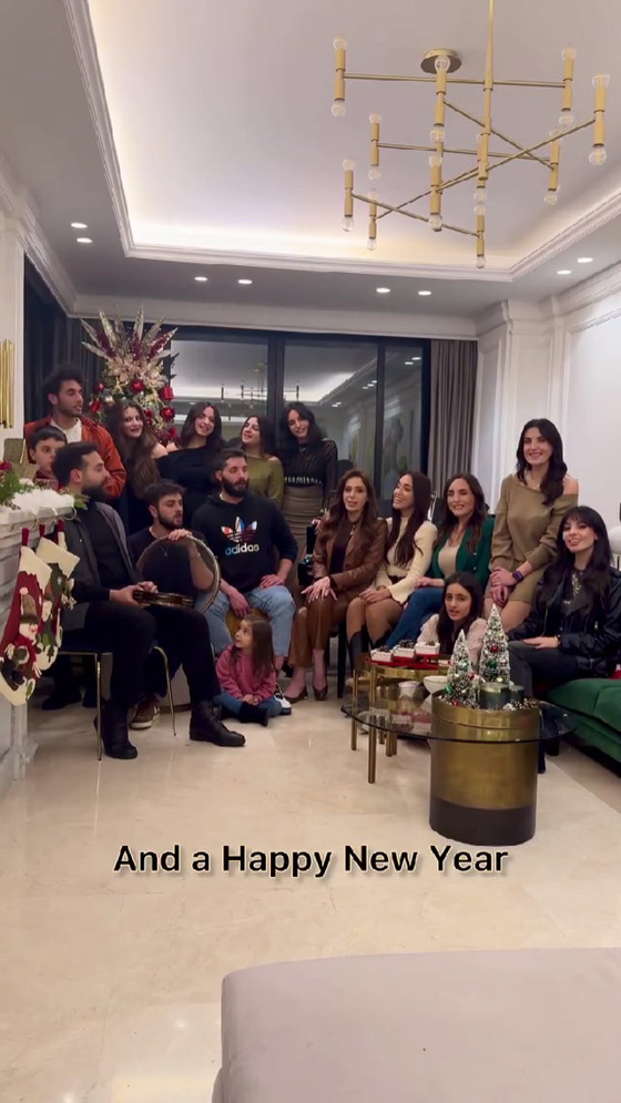 بعد (ليلة عيد)، عائلة (نعمة) الفنية في اغنية جديدة بمناسبة عيد الميلاد المجيد.. صورة رقم 8