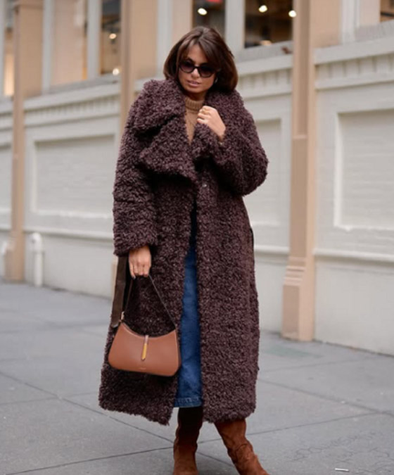 صورة رقم 3 - التايجر والجلد رجعوا موضة.. أبرز اتجاهات الجواكيت والمعاطف لشتاء 2025 صورة رقم 3 - التايجر والجلد رجعوا موضة.. أبرز اتجاهات الجواكيت والمعاطف لشتاء 2025