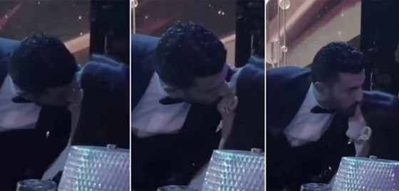 بعد فوزه بجائزة أفضل مخرج: قبلات محمد سامي الحميمة لمي عمر صورة رقم 1