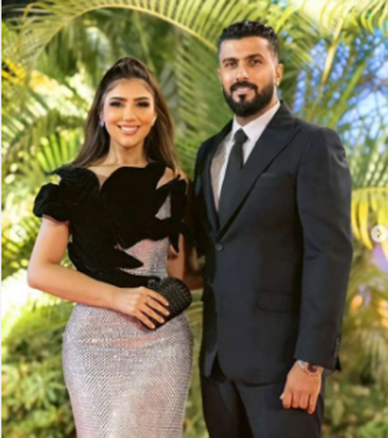 بعد فوزه بجائزة أفضل مخرج: قبلات محمد سامي الحميمة لمي عمر صورة رقم 7