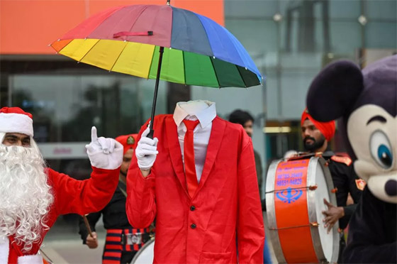 إليكم أطرف الصور لهذا الأسبوع لأبرز أحداث العالم لعيد الميلاد صورة رقم 1