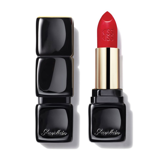 أجمل أنواع أحمر الشفاه باللون الأحمر.. لإطلالة متألقة ومُشرقة صورة رقم 5 أجمل أنواع أحمر الشفاه باللون الأحمر.. لإطلالة متألقة ومُشرقة صورة رقم 5