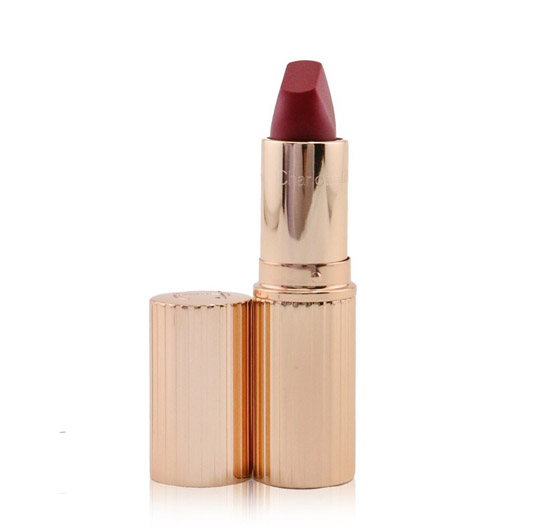 أجمل أنواع أحمر الشفاه باللون الأحمر.. لإطلالة متألقة ومُشرقة صورة رقم 6 أجمل أنواع أحمر الشفاه باللون الأحمر.. لإطلالة متألقة ومُشرقة صورة رقم 6