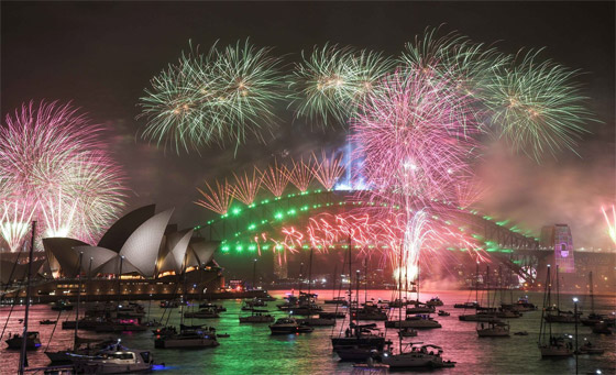 عام 2025 ينطلق من المحيط الهادي.. احتفالات وأطنان من الألعاب النارية صورة رقم 2 عام 2025 ينطلق من المحيط الهادي.. احتفالات وأطنان من الألعاب النارية صورة رقم 2