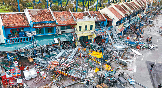 العالم يستقبل 2025.. ويطوي عاما غضبت فيه الطبيعة وعصفت الكوارث بالأرض صورة رقم 17 العالم يستقبل 2025.. ويطوي عاما غضبت فيه الطبيعة وعصفت الكوارث بالأرض صورة رقم 17