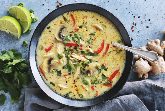 إليكم طريقة تحضير حساء الدجاج بجوز الهند.. لذة التناقض شهية صورة رقم 3 إليكم طريقة تحضير حساء الدجاج بجوز الهند.. لذة التناقض شهية صورة رقم 3