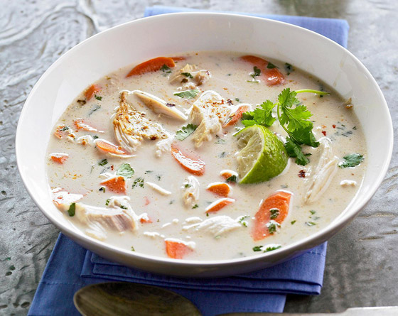 إليكم طريقة تحضير حساء الدجاج بجوز الهند.. لذة التناقض شهية صورة رقم 4 إليكم طريقة تحضير حساء الدجاج بجوز الهند.. لذة التناقض شهية صورة رقم 4