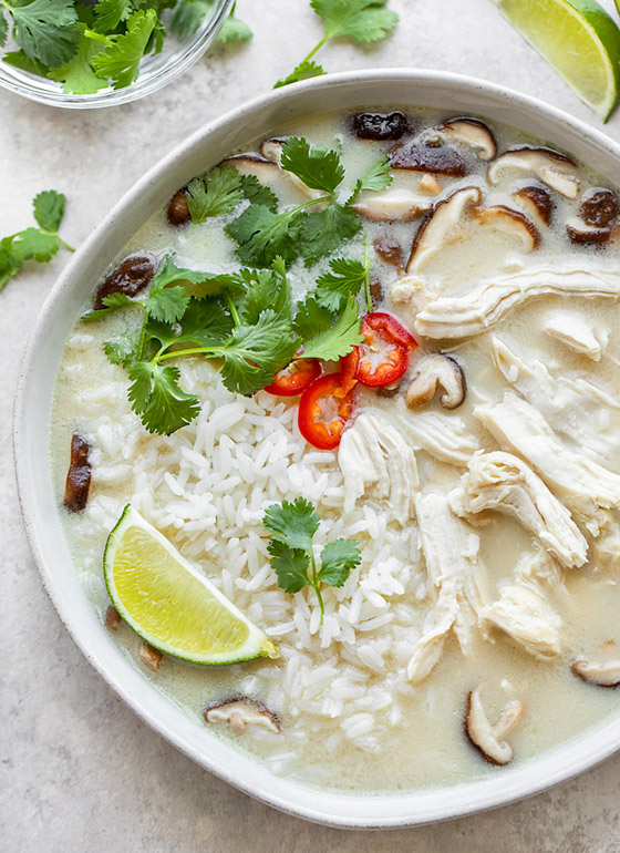 إليكم طريقة تحضير حساء الدجاج بجوز الهند.. لذة التناقض شهية صورة رقم 5 إليكم طريقة تحضير حساء الدجاج بجوز الهند.. لذة التناقض شهية صورة رقم 5