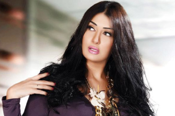 غادة عبدالرازق تشارك جمهورها بجلسة تصوير قديمة عمرها 16 عامًا! فستان وردي جرئ! صورة رقم 6