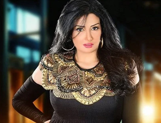 غادة عبدالرازق تشارك جمهورها بجلسة تصوير قديمة عمرها 16 عامًا! فستان وردي جرئ! صورة رقم 7