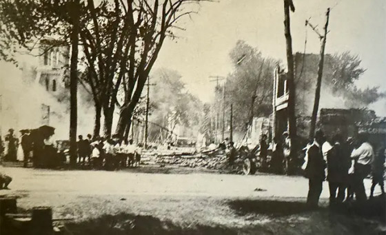 يومان ودمار مرعب.. تعرف على أسوأ حريق بتاريخ أميركا صورة رقم 2