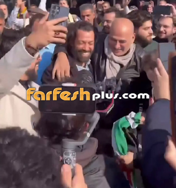 وصول جمال سليمان إلى دمشق وحمله على الأعناق في الشوارع صورة رقم 2