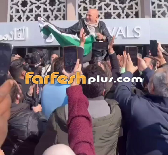 وصول جمال سليمان إلى دمشق وحمله على الأعناق في الشوارع صورة رقم 3