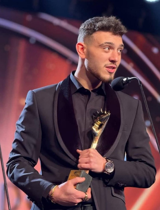 الشامي يواصل تحطيم الأرقام القياسية: أغنيته الجديدة (بتهون) تتجاوز 2 مليون  مشاهدة في 24 ساعة صورة رقم 1