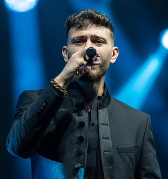 ‏الشامي يرد على جدل وانتقاد طريقة مصافحته لـ نانسي عجرم: انحنى وقبّل يده بدلا من يدها! صورة رقم 1