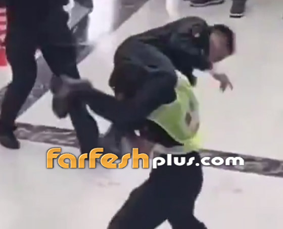 شرطي صيني يُلقي القبض على مجرم بضربة قاضية مدهشة.. فيديو صورة رقم 3