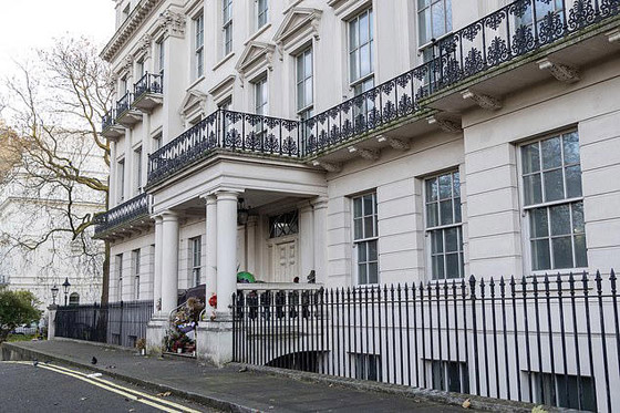 فقير مشرد يعيش حياة الأثرياء في أفخم أحياء لندن.. فما القصة؟ صورة رقم 7 فقير مشرد يعيش حياة الأثرياء في أفخم أحياء لندن.. فما القصة؟ صورة رقم 7