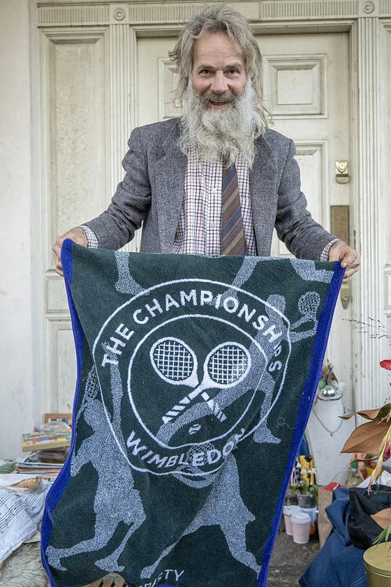 فقير مشرد يعيش حياة الأثرياء في أفخم أحياء لندن.. فما القصة؟ صورة رقم 10 فقير مشرد يعيش حياة الأثرياء في أفخم أحياء لندن.. فما القصة؟ صورة رقم 10