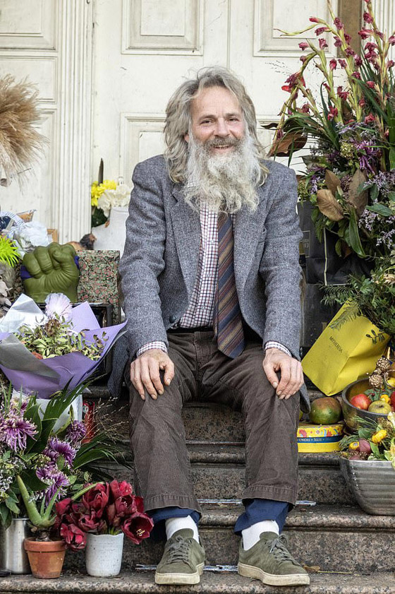 فقير مشرد يعيش حياة الأثرياء في أفخم أحياء لندن.. فما القصة؟ صورة رقم 11 فقير مشرد يعيش حياة الأثرياء في أفخم أحياء لندن.. فما القصة؟ صورة رقم 11