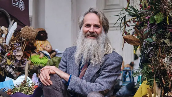 فقير مشرد يعيش حياة الأثرياء في أفخم أحياء لندن.. فما القصة؟ صورة رقم 1 فقير مشرد يعيش حياة الأثرياء في أفخم أحياء لندن.. فما القصة؟ صورة رقم 1