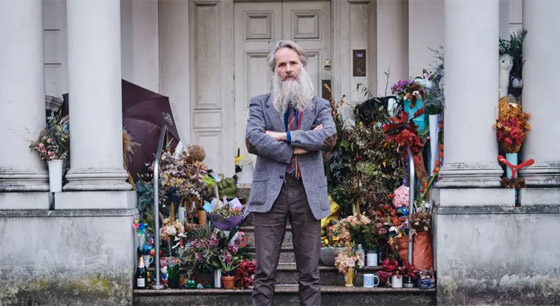 فقير مشرد يعيش حياة الأثرياء في أفخم أحياء لندن.. فما القصة؟ صورة رقم 2 فقير مشرد يعيش حياة الأثرياء في أفخم أحياء لندن.. فما القصة؟ صورة رقم 2