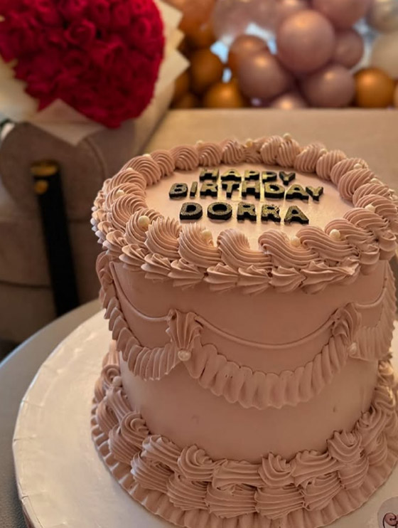 درة تحتفل بعيد ميلادها الـ 45 بإطلالة مميزة وزوجها يشاركها اللحظات الرومانسية صورة رقم 6