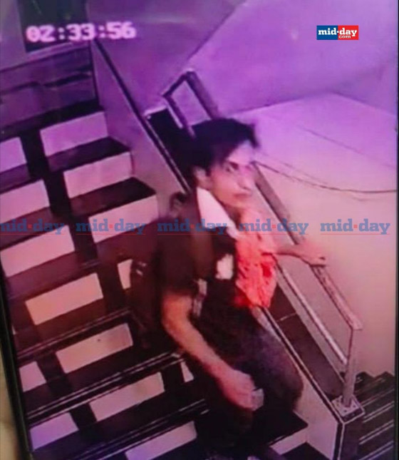 متسلل يقتحم منزل نجم بوليوود سيف علي خان ويطعنه بالسكين 6 طعنات! كاميرا صورته.. صورة رقم 3